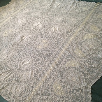 �A���e�B�[�N����҂݃��[�X�̃x�b�h�J�o�[